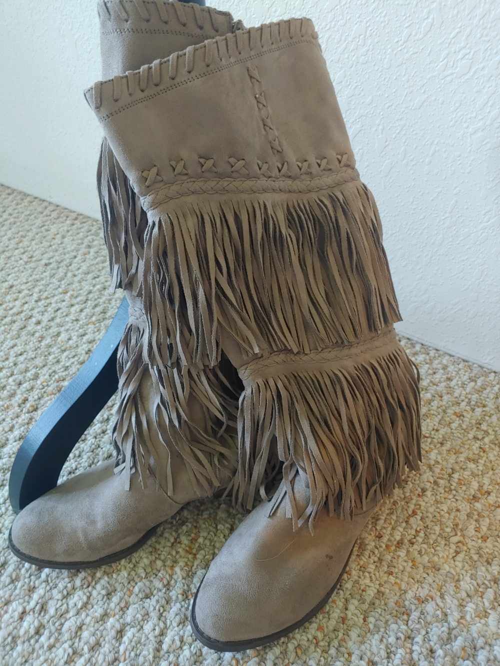 Fringed Suede Moccasin Boots in Taupe Noted Rated Sz9